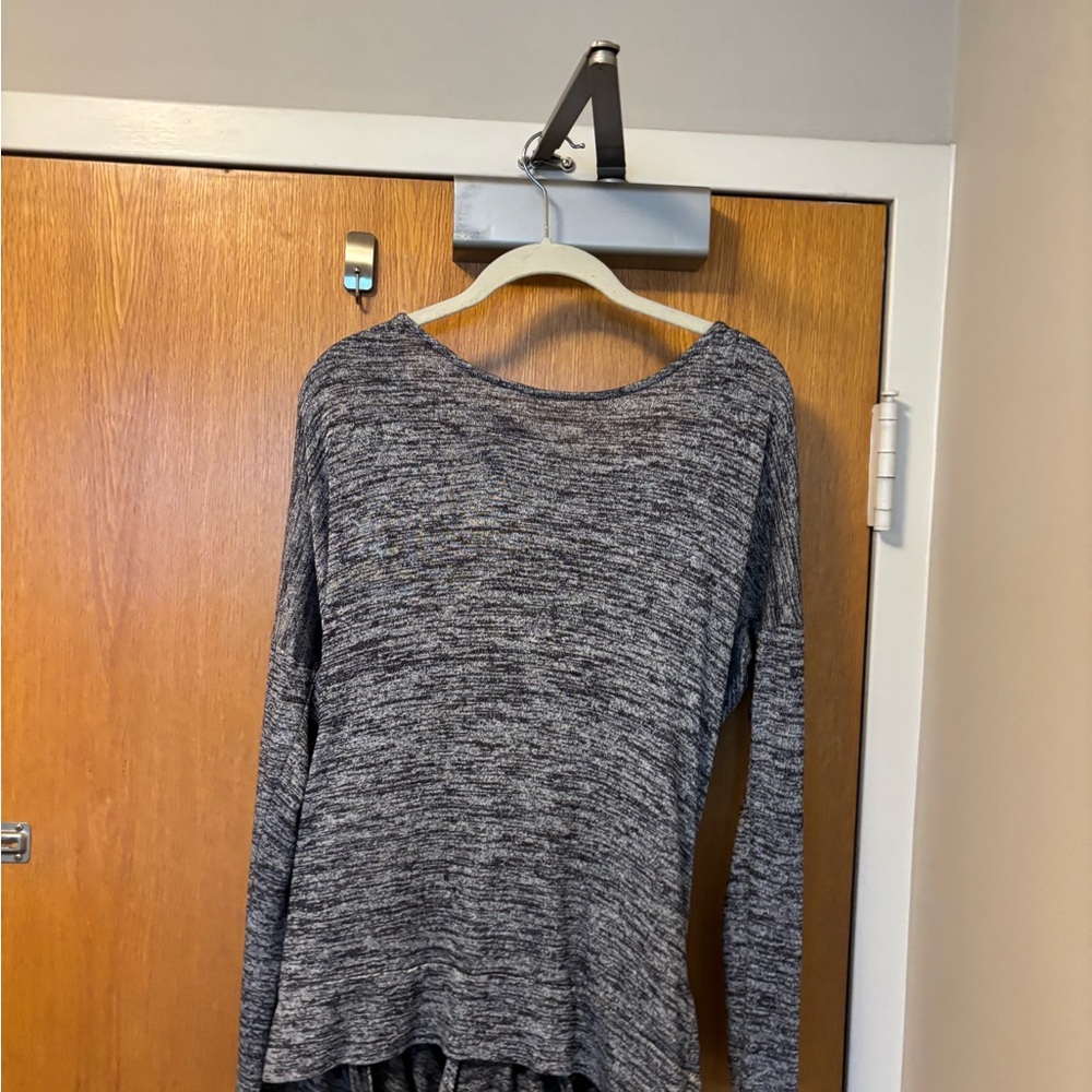 Athleta Barre/yoga open t back up Women's Top - grey